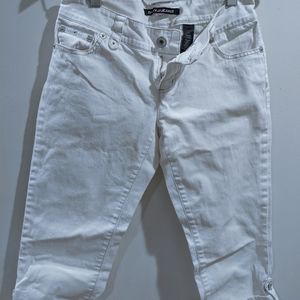DKNY white capri jeans size 9